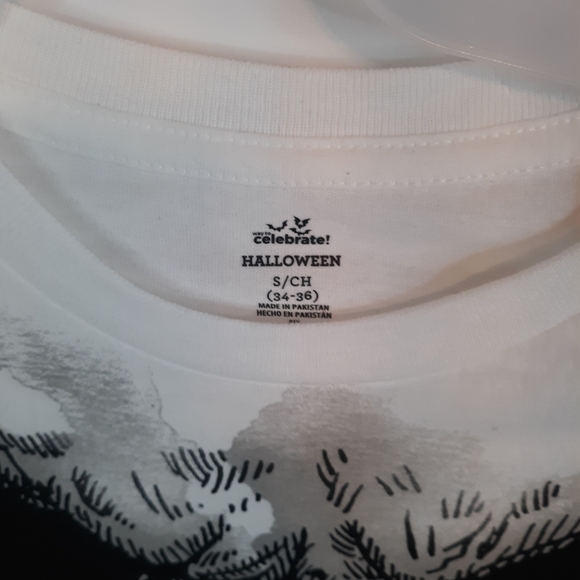 NWT BLACK SKULL ON WHITE TSHIRT SIZE SMALL - Picture 3 of 3